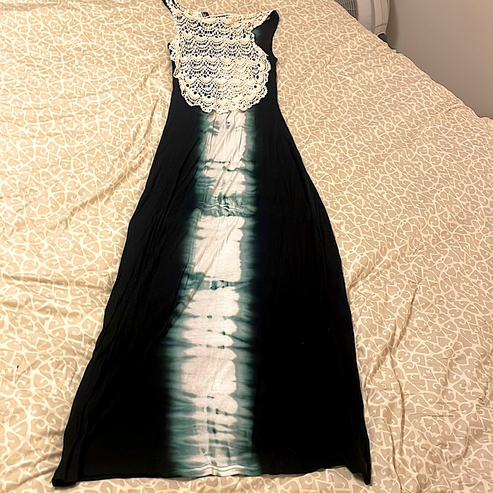 **Buy 4 Get 1 Free. $5 items only!  Maxi Dress. Size XS - Picture 6 of 8